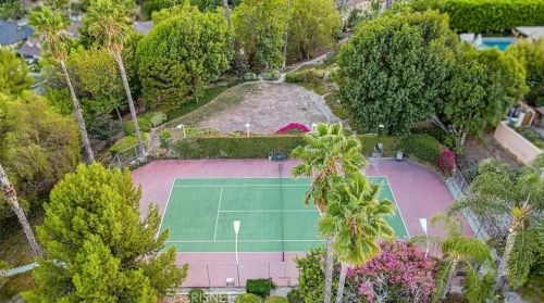 16838 Oak View Dr, Van Nuys CA  91436-3240 exterior