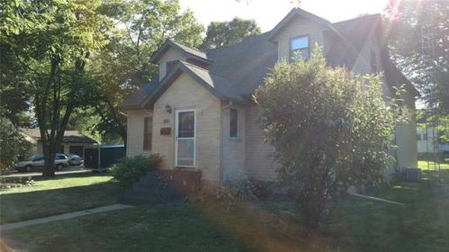 921 Oak St, Bloomer, WI 54724-1335