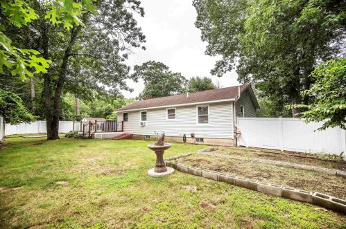 82 Riverside Dr, Fremont NH  03044-3551 exterior