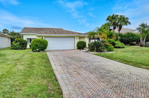 36 Woods Ln, Boynton Beach, FL 33436-6204