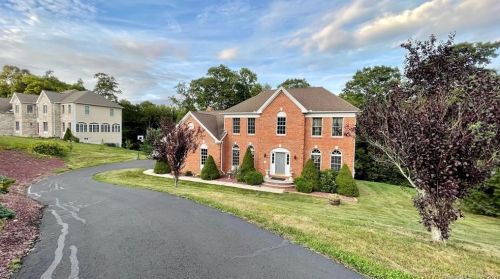 34 Auburn Knl, East Hampton CT  06424-1379 exterior