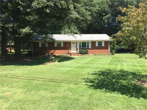 8416 Reames Rd, Charlotte, NC 28216-2041
