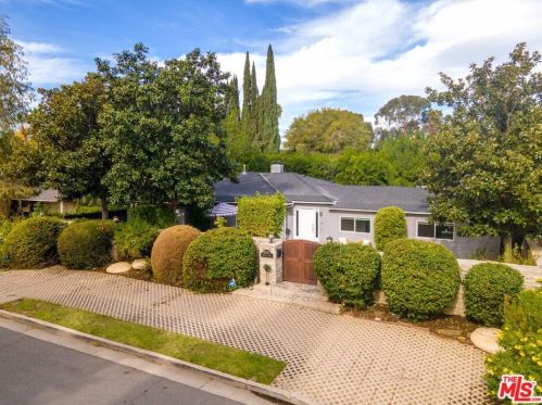 15737 Hartsook St, Van Nuys, CA 91436-1501