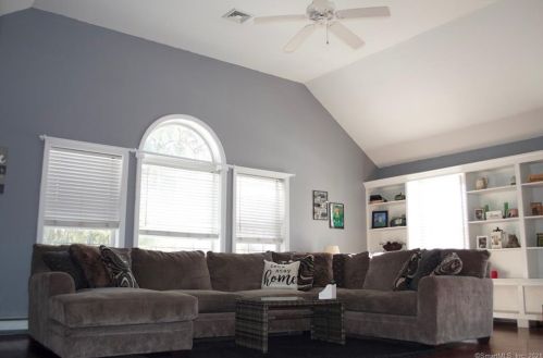 159 Vlg Rd, Huntington CT 06484-1670 exterior