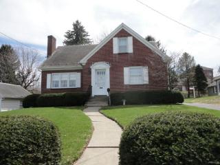 452 Center St, Nazareth, PA 18064-2307