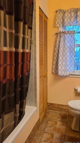 4 5th St, Danbury CT  06810-5704 exterior