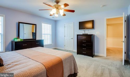 9517 Moonen Bay Ln, Bristow VA  20136-3515 exterior