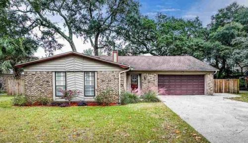 7488 Baywoods Ln, Pensacola, FL 32504-6733