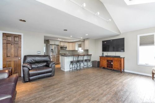 11 Pershing Ave, Babylon, NY 11702-4110