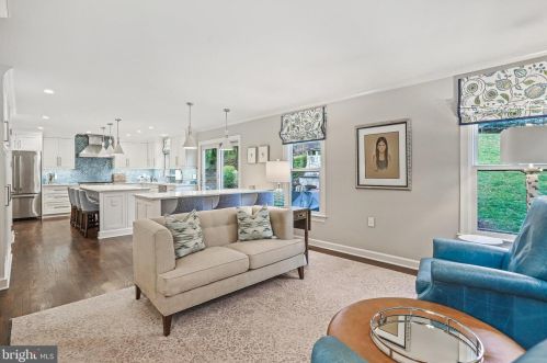 810 Hickory Vale Ln, Great Falls VA  22066-2810 exterior