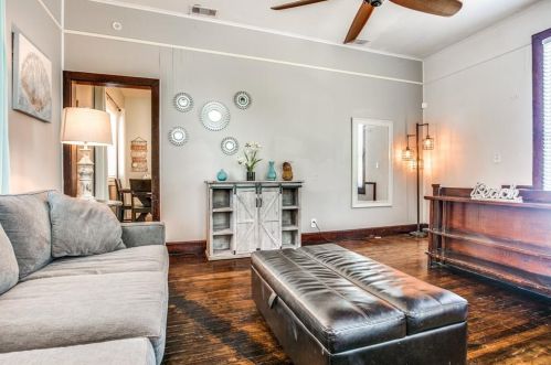 2511 Bernardo De Galvez Ave, Galveston TX 77550 exterior