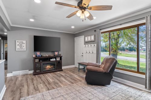 1715 Sioux Dr, Kansasville, WI 53139-9788