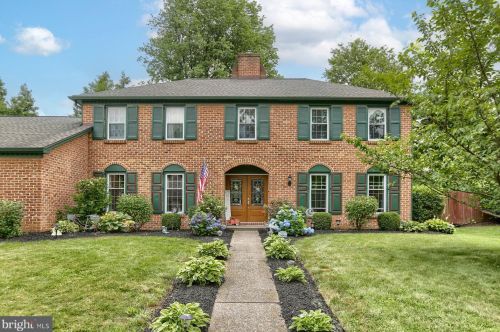483 Woodcrest Dr, Navy Sup Dpt, PA 17050-6854