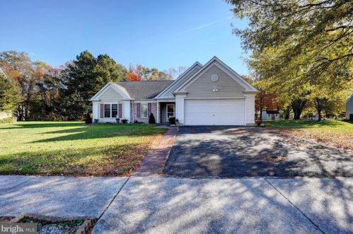 102 Falmouth Way, Dover DE  19904-5391 exterior