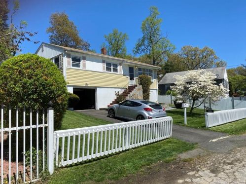 36 Oman Pl, Bridgeport, CT 06606-1423