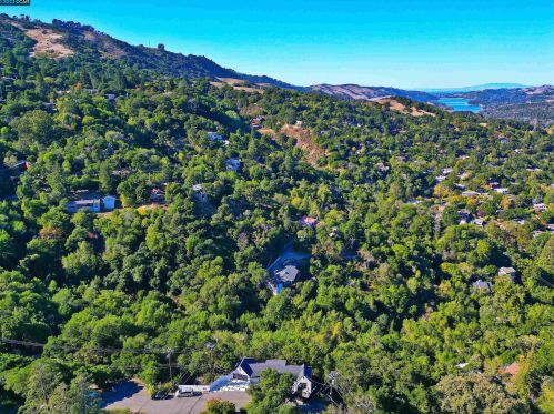 122 El Toyonal, Orinda CA  94563-2133 exterior