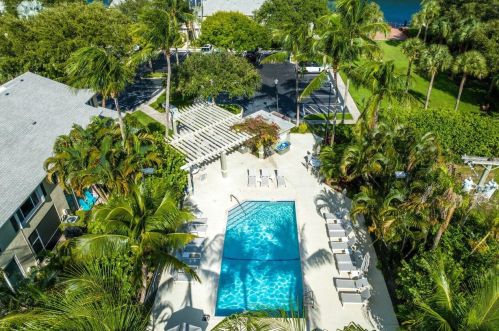 907 Kokomo Key Ln, Delray Beach FL  33483-6030 exterior