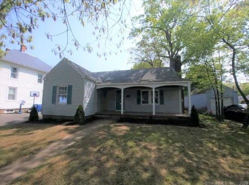 49 Norman St, Manchester CT  06040-6113 exterior