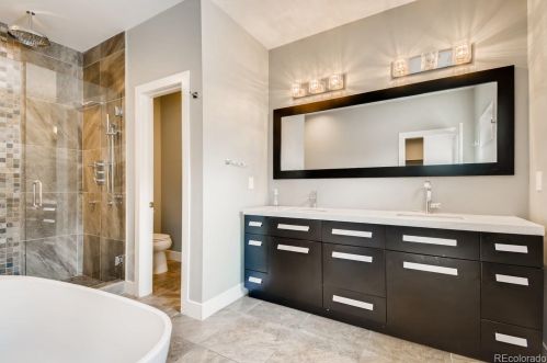 2111 Franklin St, Denver CO 80205-3905 exterior