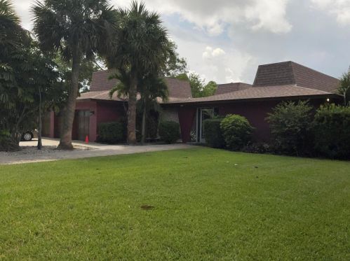 6920 Country Place Rd, West Palm Beach, FL 33411-2608