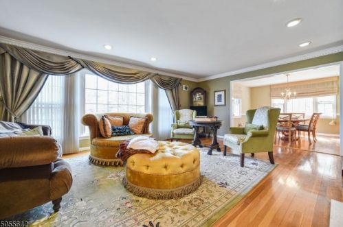 33 Barchester Way, Westfield, NJ 07090-3747