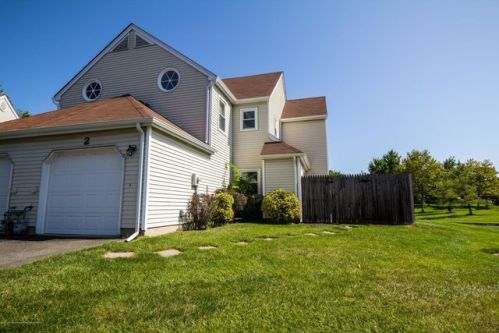 2 Cooper Ct, East Freehold, NJ 07728-4310