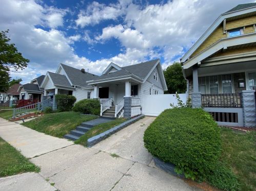 3740 25th St, Milwaukee, WI 53206-1331