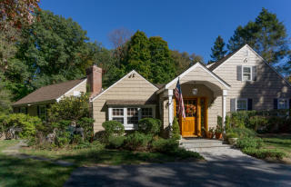 17 Wildwood Rd, Chappaqua, NY 10514-2411