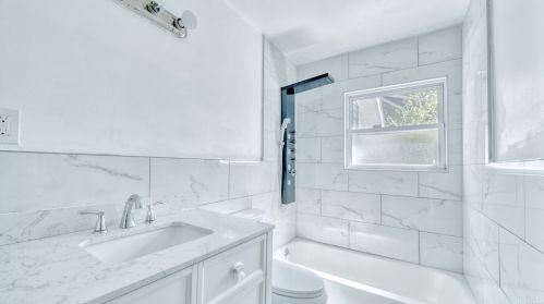 26 Elm St, Central Islip NY  11722-4145 exterior