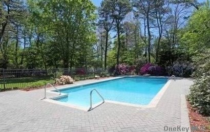 1 Millet St, Huntington Station, NY 11746-8105