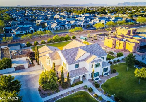 2710 Cattle Dr, Gilbert AZ  85297-8116 exterior