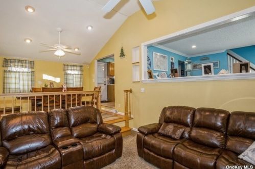 1 Laura Dr, South Setauket NY  11720-3068 exterior