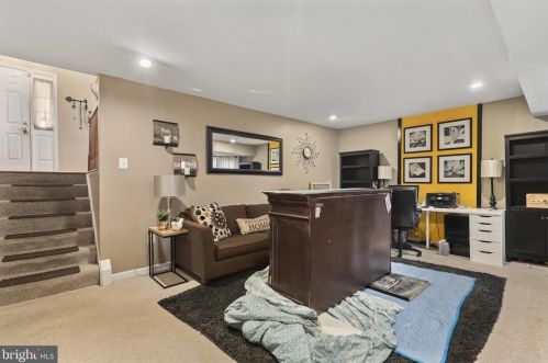 5344 Satterfield Dr, Woodbridge VA  22193-3408 exterior