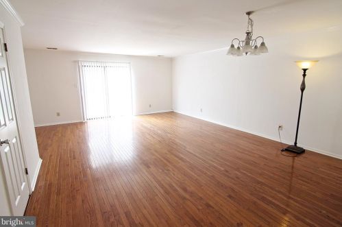 226 Stone Ridge Dr, Norristown, PA 19403-5218