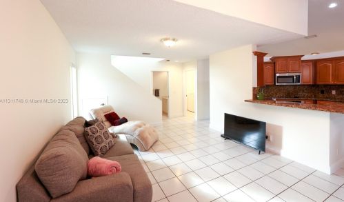 1617 149th Ave, Hollywood FL  33027-2320 exterior