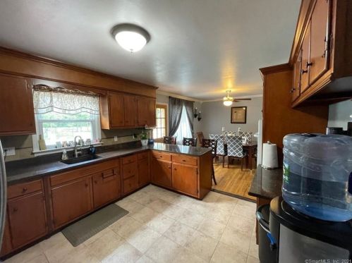 10 Hawleyville Rd, Bethel, CT 06801-1123
