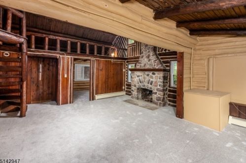 112 Pinecliff Lake Dr, West Milford Lakes NJ  07480-1378 exterior