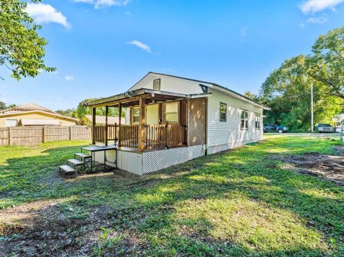 124 Highland Ave, Center Hill, FL 33514-4234