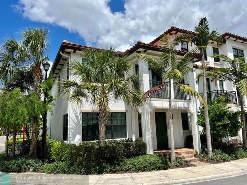 11679 13th Ct, Hollywood, FL 33025-2559