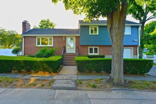 17 Quentin St, Milton, MA 02186-2632