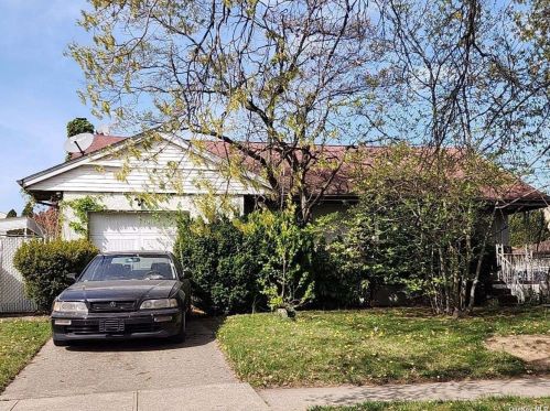 2056 Baylis Ave, Floral Park, NY 11003-2935