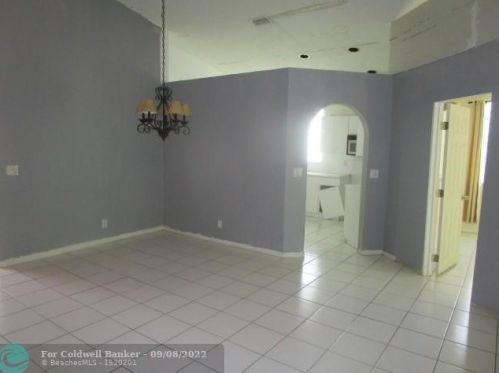 1576 151st Ave, Hollywood FL  33027-2371 exterior