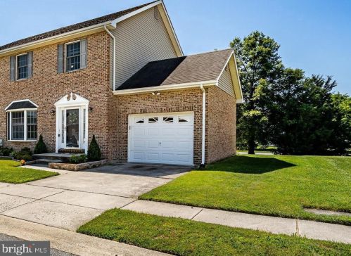 15 Marble House Dr, Bear, DE 19701-4021