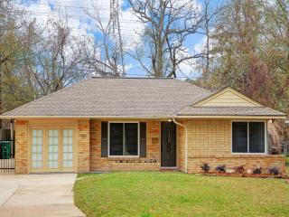 1022 31st St, Houston, TX 77018-7516