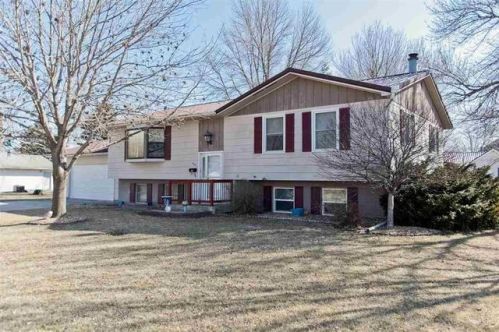 400 Lafayette Ave, Genoa Bluff, IA 52301-1321