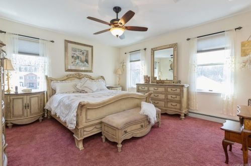 1 Lenni Lenape Ct, Stony Point NY  10980-3438 exterior
