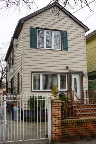 13912 Glassboro Ave, Jamaica, NY 11435-5508