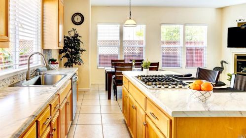 3818 Louis Krohn Dr, Santa Rosa, CA 95407-2530
