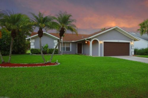 1106 Forest Lakes Blvd, Naples, FL 34105-2270