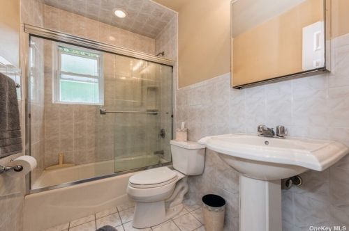 29 Croydon Dr, North Bellmore NY  11710-3054 exterior